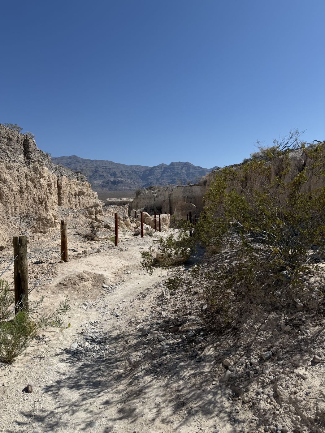 The trail through the wash at Ice Age Fossils State Park